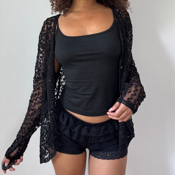 Vintage Sheer Embroidered Button-Up Top with Asymmetric Hem (M/L) - Picture 4 of 6